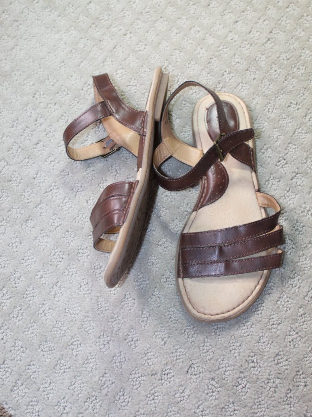 BOC Brown Faux Leather Sandals Buckle Womens 9M Flat Strappy Nature